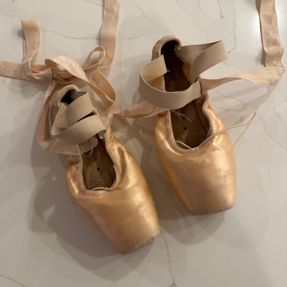 Bloch Pink Satin Professional Ballet Pointe Shoes Size 4.5 C S0132 L Ribbons